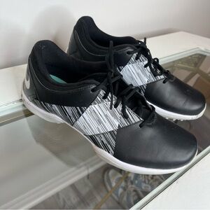 Nike Women's Size 7.5 Nike Delight V-Lady Golf Shoe SpikedTread Black White